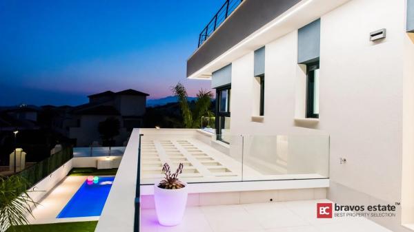 Casa independiente en calle Atenas