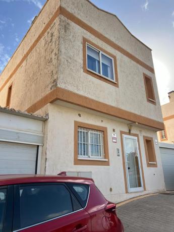 Casa independiente en avenida de Granada