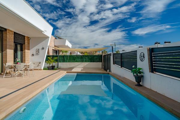 Casa independiente en CL Equador