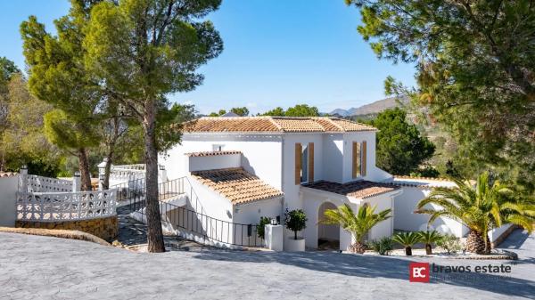 Casa independiente en Polígono Pallarés.Sector 16