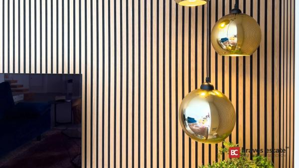 Casa independiente en plaza Alfarella. Sector 13