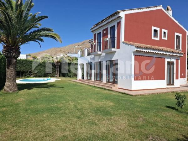 Casa independiente en calle Londres