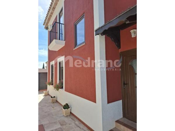 Casa independiente en calle Londres