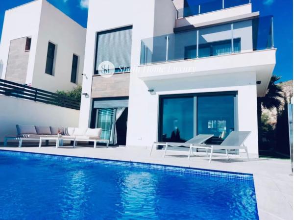 Casa independiente en avenida de Granada