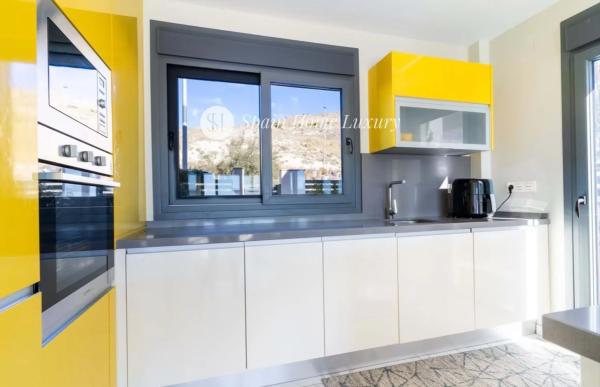 Casa independiente en avenida de Granada