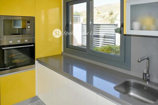 Casa independiente en avenida de Granada