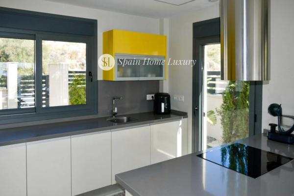 Casa independiente en avenida de Granada