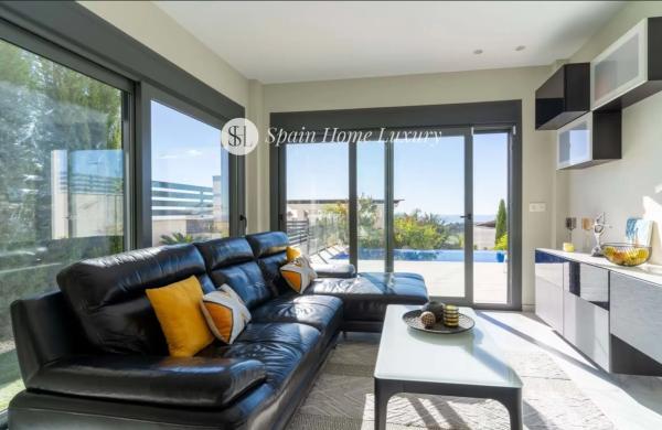 Casa independiente en avenida de Granada