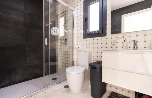 Casa independiente en avenida de Granada