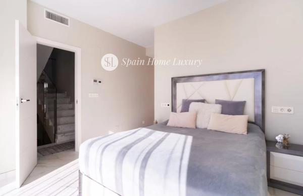 Casa independiente en avenida de Granada