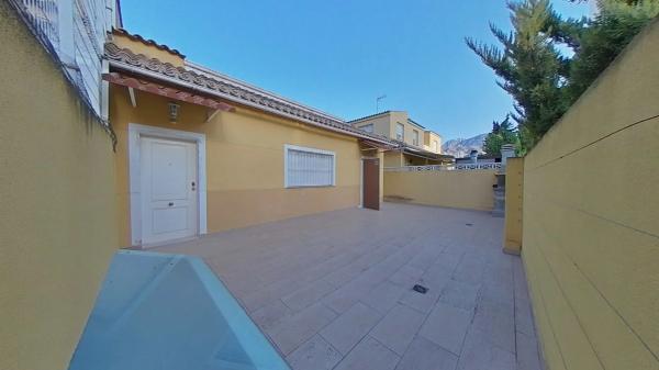 Chalet adosado en avenida Mimosas