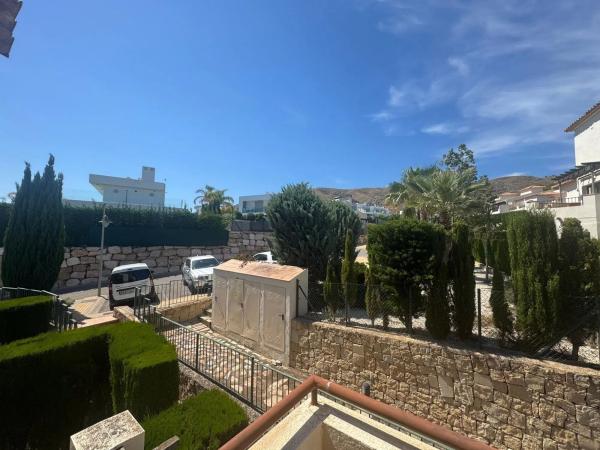 Chalet pareado en calle Berlin