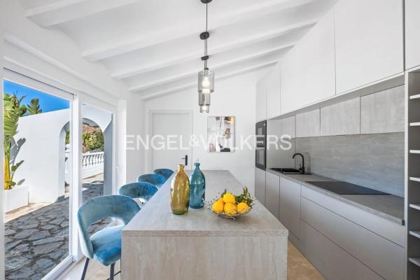 Casa independiente en plaza Pallares. Sector 16