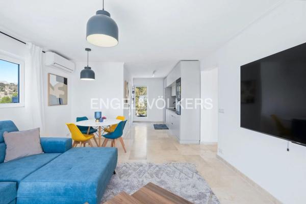 Casa independiente en plaza Pallares. Sector 16