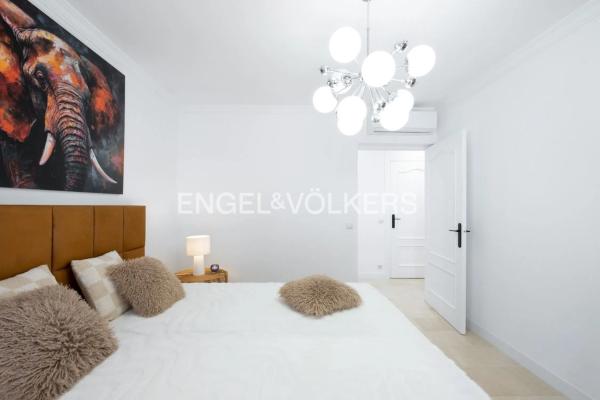 Casa independiente en plaza Pallares. Sector 16