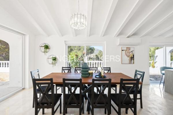 Casa independiente en plaza Pallares. Sector 16