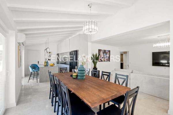 Casa independiente en plaza Pallares. Sector 16