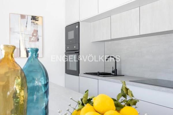 Casa independiente en plaza Pallares. Sector 16