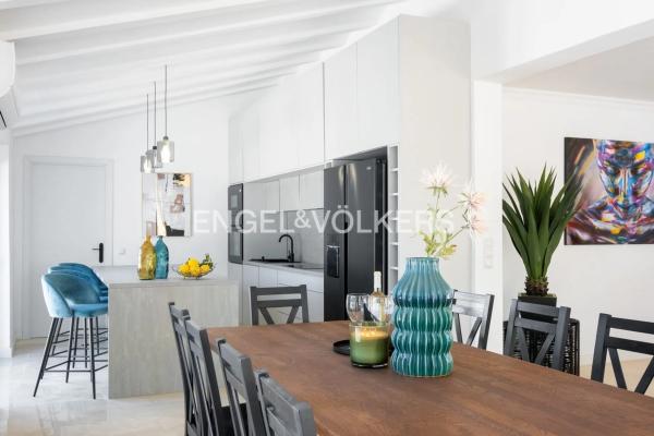 Casa independiente en plaza Pallares. Sector 16