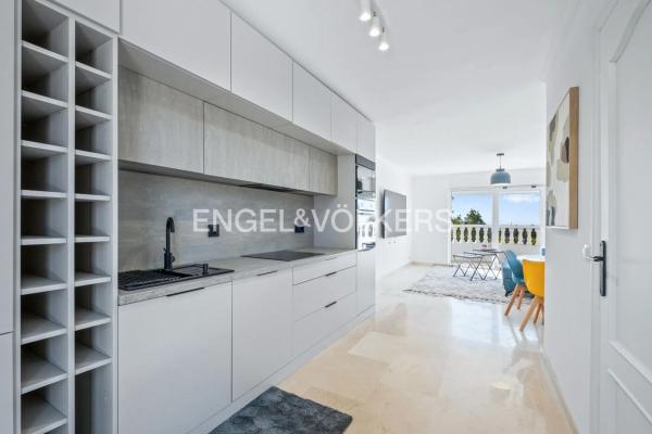 Casa independiente en plaza Pallares. Sector 16