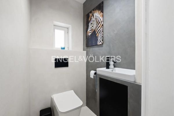 Casa independiente en plaza Pallares. Sector 16