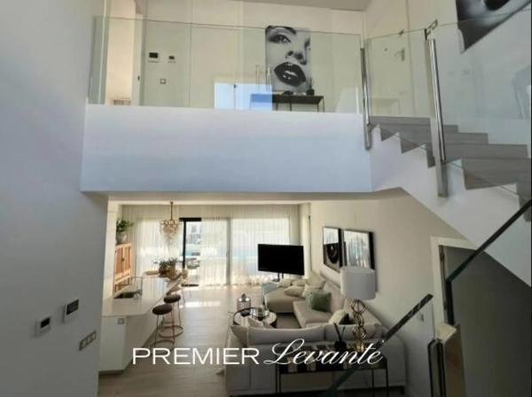 Chalet pareado en avenida d'Amèrica s/n