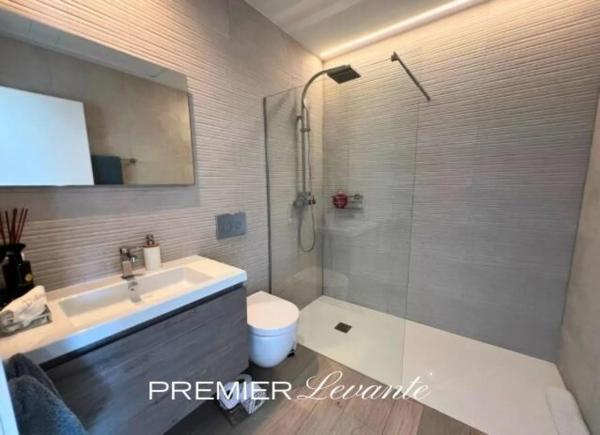 Chalet pareado en avenida d'Amèrica s/n