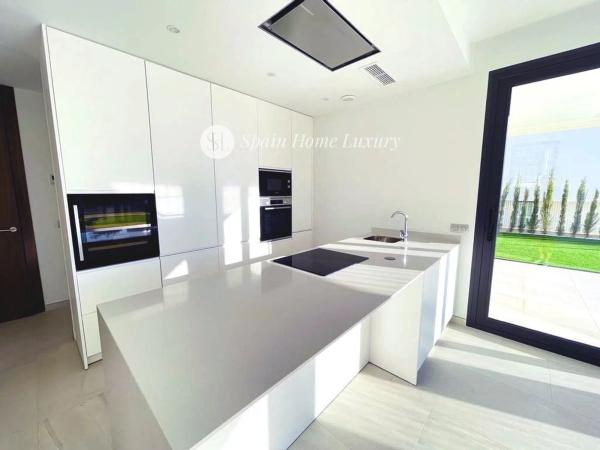 Casa independiente en calle Praga