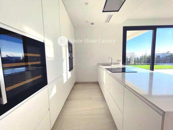 Casa independiente en calle Praga