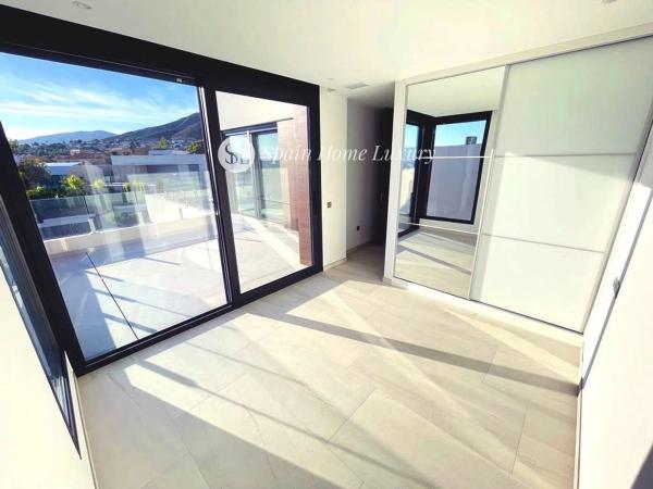 Casa independiente en calle Praga