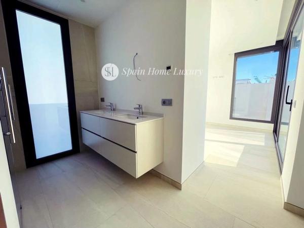 Casa independiente en calle Praga