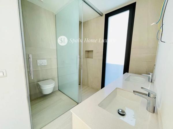 Casa independiente en calle Praga