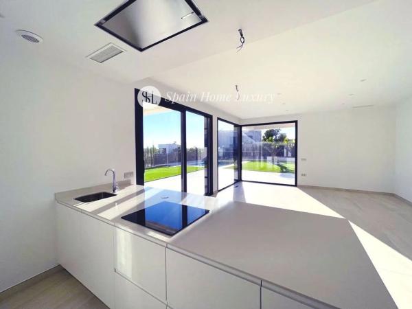 Casa independiente en calle Praga