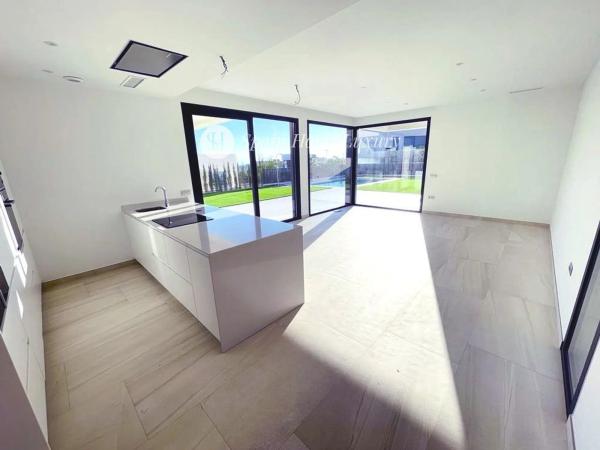 Casa independiente en calle Praga