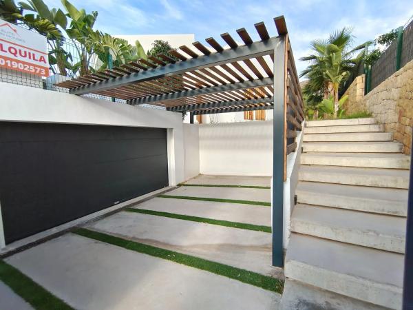 Casa independiente en calle Londres