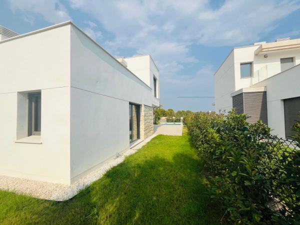 Casa independiente en calle Praga, 58