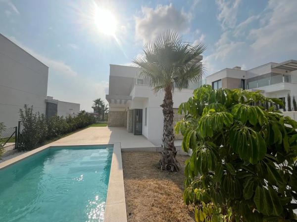 Casa independiente en calle Praga, 58