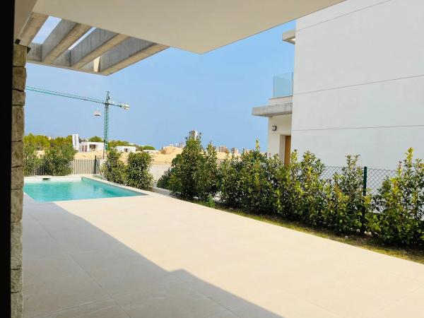 Casa independiente en calle Praga, 58