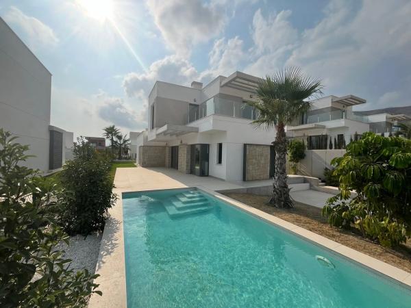 Casa independiente en calle Praga, 58