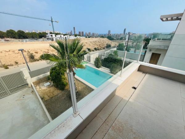 Casa independiente en calle Praga, 58