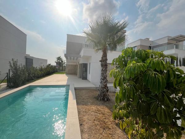 Casa independiente en calle Praga, 58