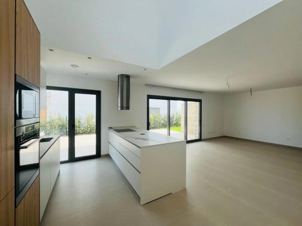 Casa independiente en calle Praga, 58