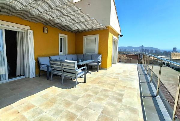 Casa independiente en avenida Costa Verde