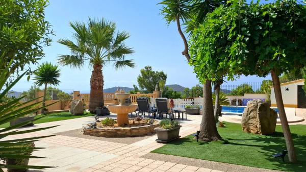 Casa independiente en avenida Costa Verde