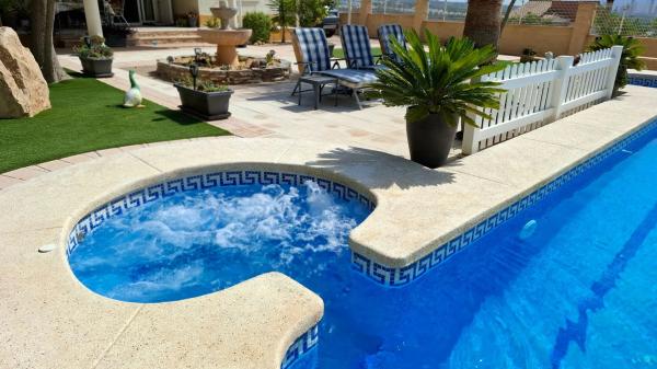 Casa independiente en avenida Costa Verde