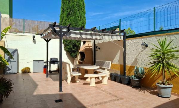 Casa independiente en avenida Costa Verde