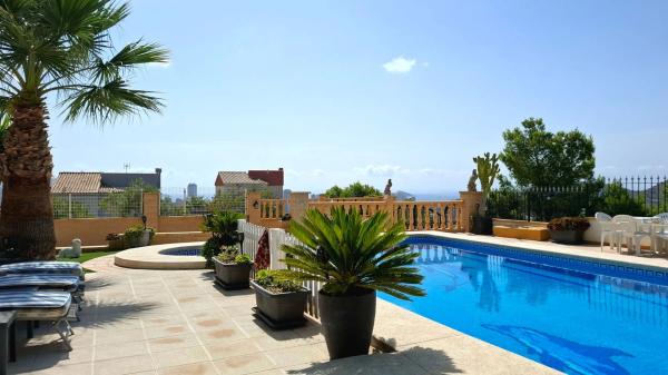 Casa independiente en avenida Costa Verde