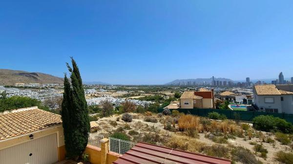 Casa independiente en avenida Costa Verde