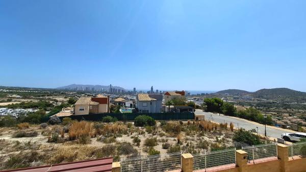 Casa independiente en avenida Costa Verde