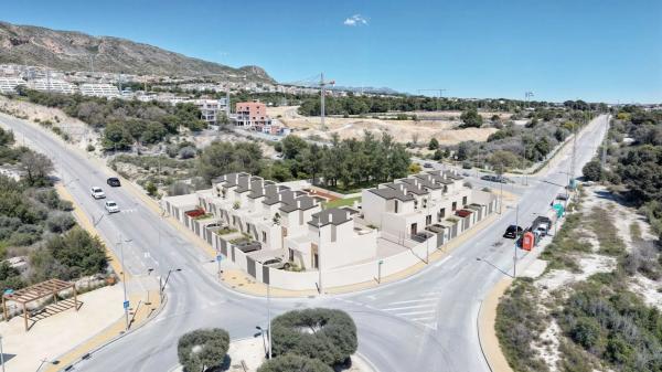 Casa independiente en avenida del Camí de L'Alfás, 24